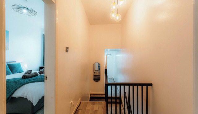 Modern Spacious 4 Bed- Sleeps 7