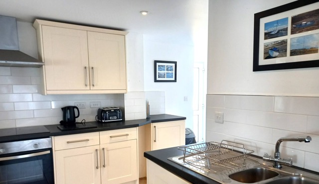 Modern, Spacious Apartment, Stunning Sea Views.