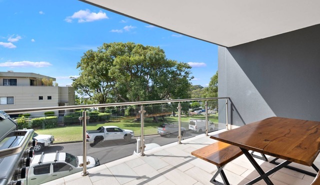 Modern, spacious apartment just 100m from Nelson Bay