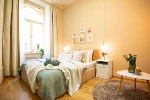 Modern & spacious apartment near the old town