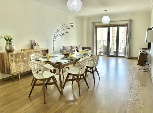 Modern & Spacious APT with River View