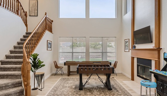 Modern Spacious Desert Getaway w/Hot Tub & Game Room