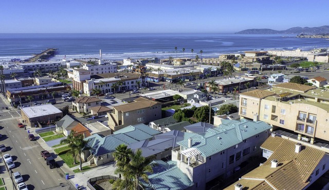 Modern & Spacious Downtown Pismo Beach Townhouse