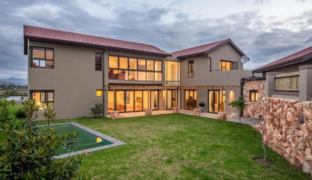 Modern spacious home in heart of Cape Winelands