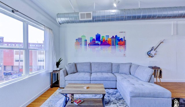 Modern Spacious Loft in Downtown w/free parking