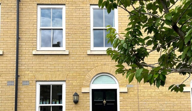 Modern spacious Peaceful House near Station