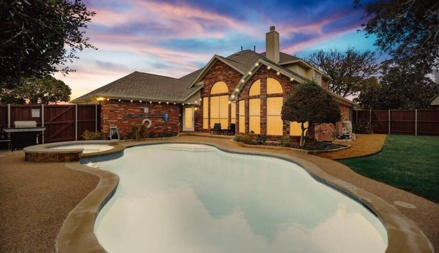 Modern, Spacious - Pool & Backyard Oasis & Cinema