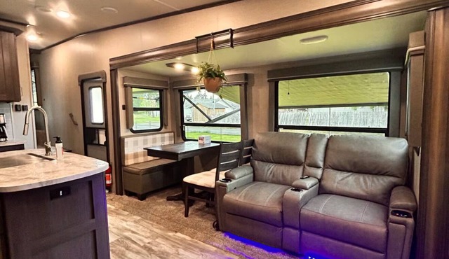Modern Spacious RV Retreat w/Full Kitchen & Cozy Comforts