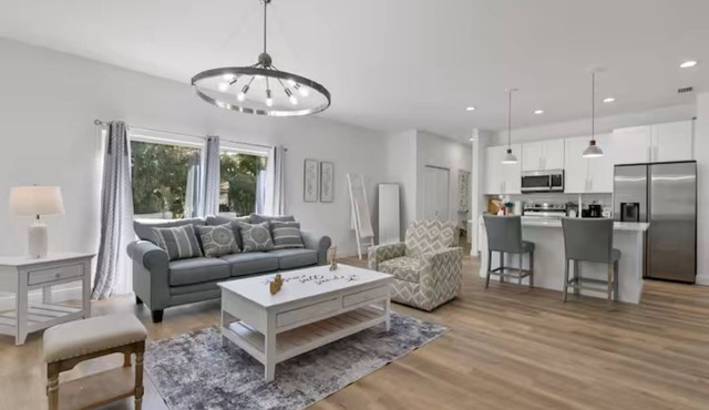 Modern & Spacious 4 2 Home Great for Families!