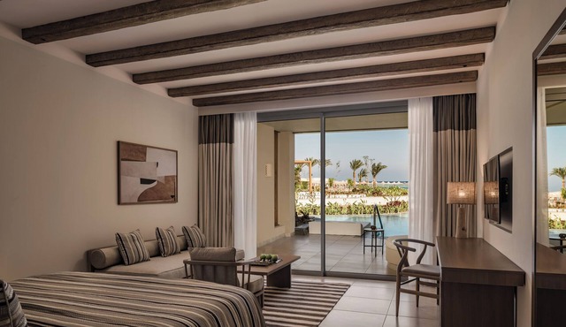 Modern Stay Designed for Snorkelers Near Vibrant Reefs and Colorful Marine Life