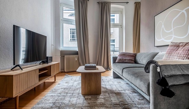 Modern Steglitz Studio, Completely Furnished & Decorated, by Blueground