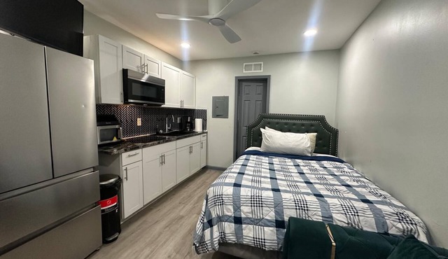Modern Studio 15 mins from Downtown & Airport
