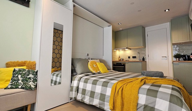 Modern Studio | 20min from Amsterdam Centre | FREE parking | Renovated aug. 2025