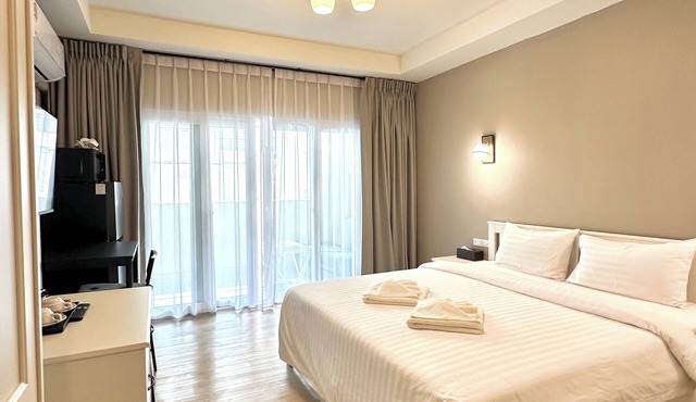 Modern Studio 50m from Jomtien Beach, Free WiFi & Balcony