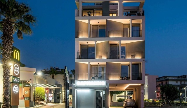 Modern Studio, A/C, Free Wi-Fi, Balcony- Central Location 300 meters from the Historical Centre!