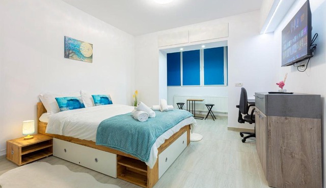 MODERN Studio ApArt Hotel - near AquaPark Amazonia and Hospitals Babes and Cardiology
