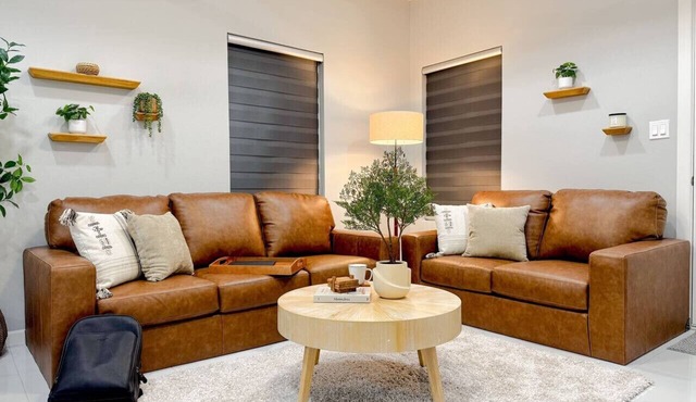 Modern Studio Apt - 3Bd 2Bath