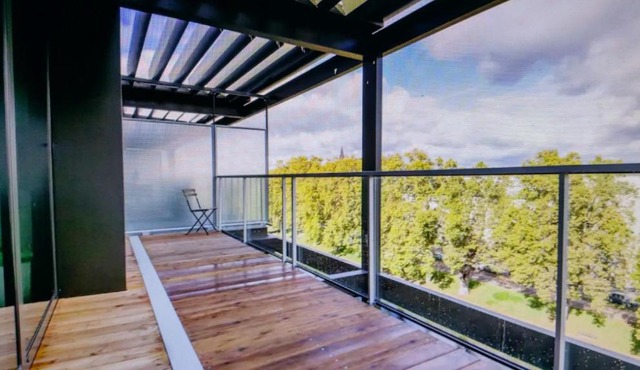 MODERN STUDIO AUX DOCKS with TERRACE and PARKING
