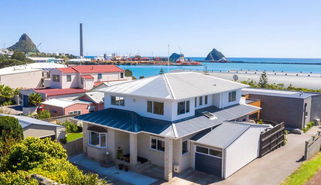 Modern Studio, close to Beach and Port