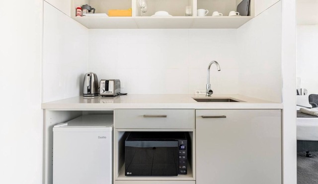 Modern Studio close to Suncorp Stadium + Parking