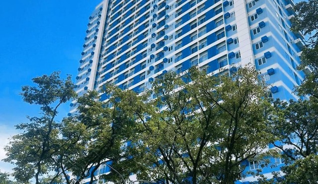 Modern Studio Condo With Balcony
