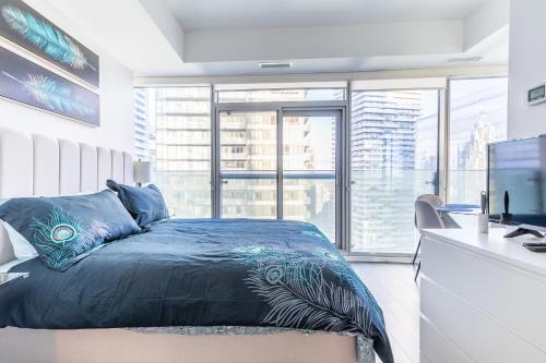 Modern Studio Condo High Floor Downtown Toronto