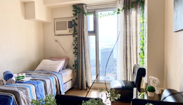 Modern Studio Condominium w/Manila Bay View Sunset