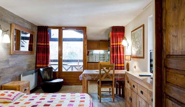 Modern studio for 4 with wifi and parking in Brides-les-Bains
