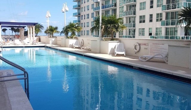 Modern Studio + Free Parking+GYM, Desk + Brickell Living