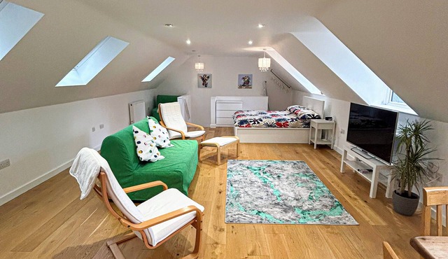 Modern Studio in Chandlers Ford