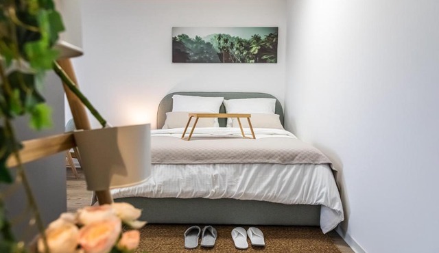 Modern Studio good located Balcony King Bed