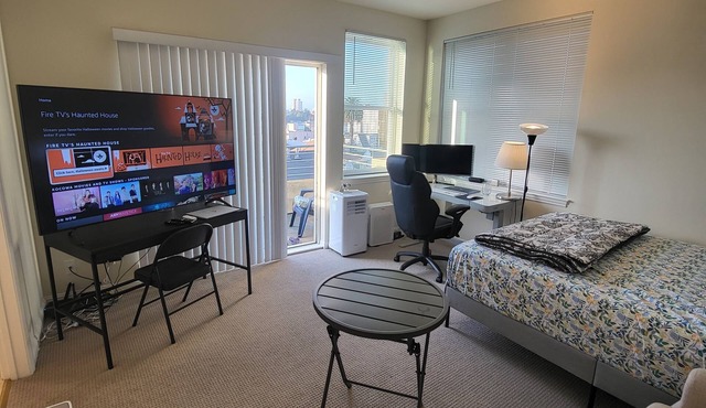 Modern Studio House near Lake Merritt View