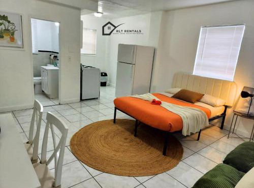 Modern studio in a prime location 112-1