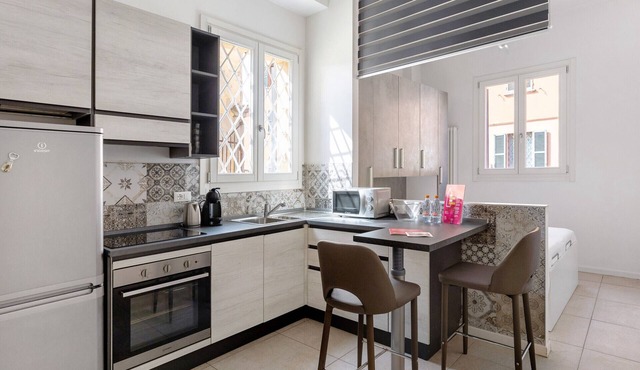 Modern studio in Borgo Panigale by Wonderful Italy