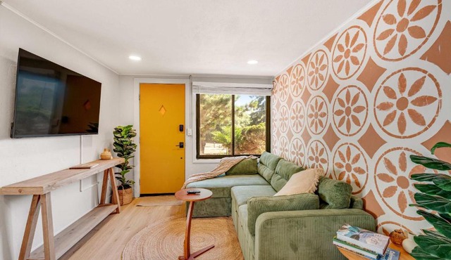 Modern Studio in Manitou Springs Walk Downtown