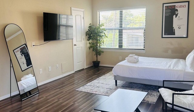 Modern Studio Near Dining, Trails & Entertainment
