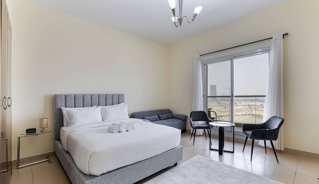 Modern Studio Near Dubai's Top Golf Courses