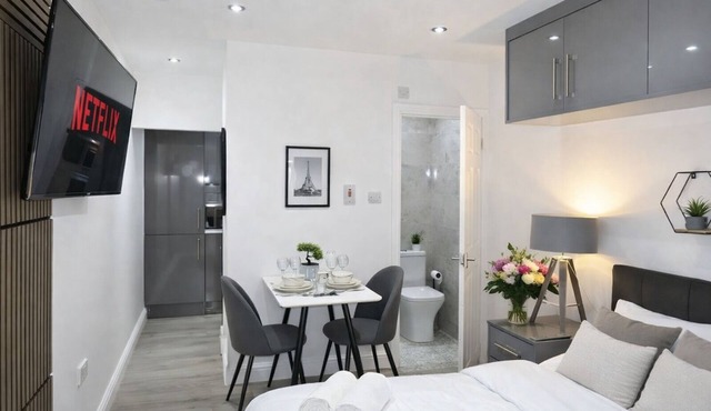 Modern Studio | Near NEC & BHX | Free Parking
