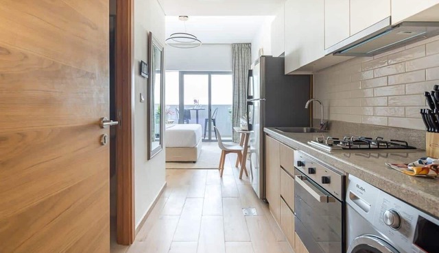 Modern Studio near UAE Exchange Metro Station!