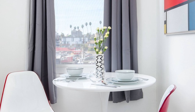 Modern Studio Near Downtown LA! 420-Friendly