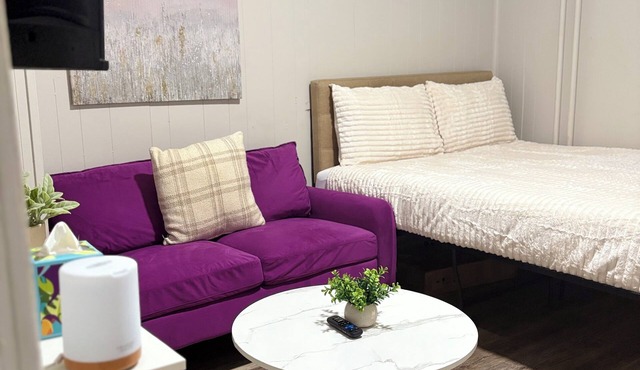 Modern Studio SmartTV, Coffee Bar & Rainfall Shower