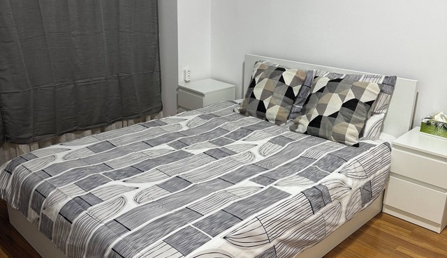“Modern Studio Steps from IOR Park – Comfort & Tranquility in Bucharest!”