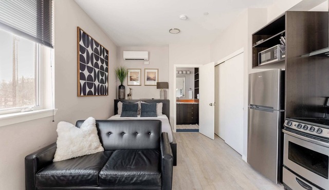 Modern Studio - Steps to Hawthorne Shops & Eats