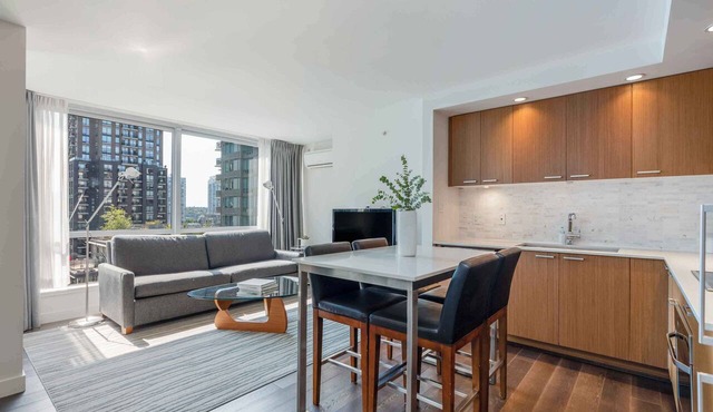 Modern Studio Suite in Yaletown w/Access to Pool