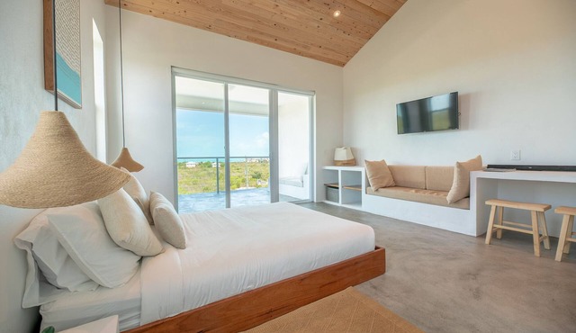 Modern Studio with Expansive Ocean View, Pool