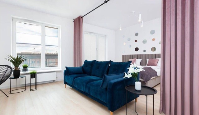 Modern Studio with a Balcony | Downtown
