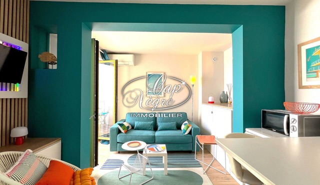 Modern studio with sea view and direct access to Cavalière Beach