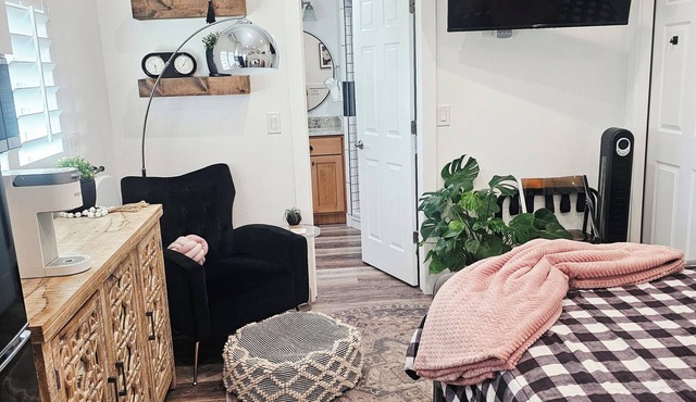 Modern Studio with Washer & Dryer