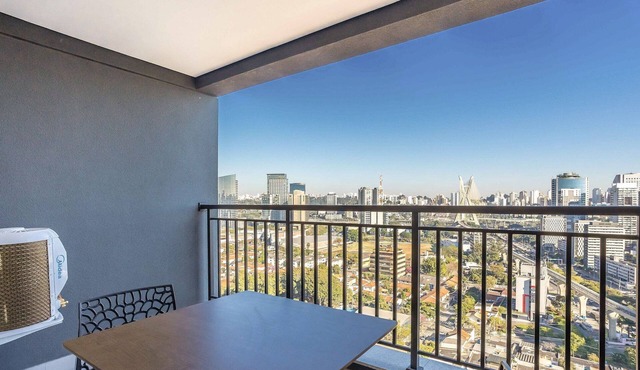 Modern Studios in a Building With a Pool in Vila Cordeiro - CTB