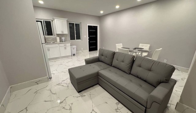Modern Style 1 bed-1bath